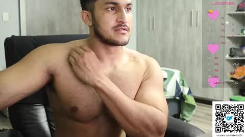 fatherfly001 online show from October 2025 04:49:01 PM