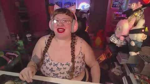 Snapshot of fatveronica chatting on April 2026 12:03:01 PM FatVeronica online show from April 2026 12:03:01 PM