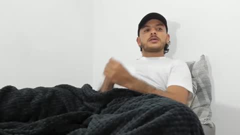 Snapshot of favid95 chatting on December 2024 04:40:01 AM favid95 online show from December 2024 04:40:01 AM