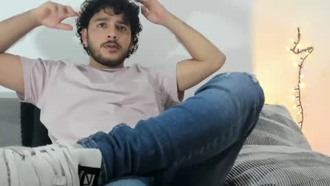 Snapshot of favid95 chatting on January 2025 05:03:01 AM favid95 online show from January 2025 05:03:01 AM