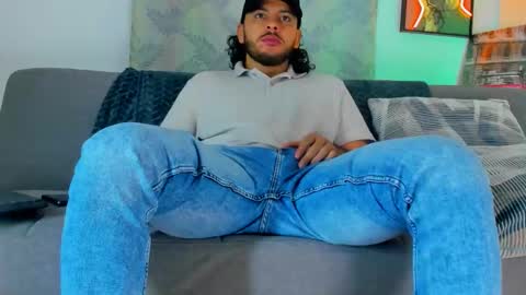 Snapshot of favid95 chatting on November 2025 03:35:01 PM favid95 online show from November 2025 03:35:01 PM