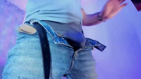 Snapshot of favid95 chatting on November 2025 04:40:01 PM favid95 online show from November 2025 04:40:01 PM