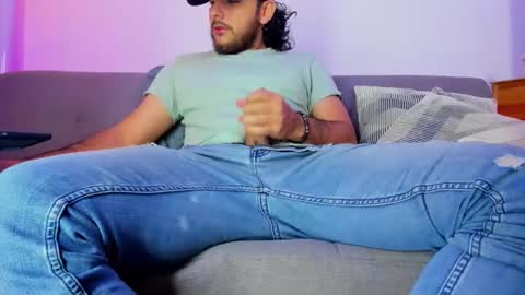 Snapshot of favid95 chatting on November 2025 03:04:01 PM favid95 online show from November 2025 03:04:01 PM