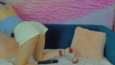 Faye online show from November 2025 02:11:01 AM