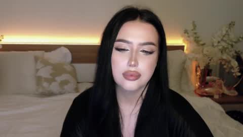 Felicia Herceg online show from October 2025 06:59:01 PM