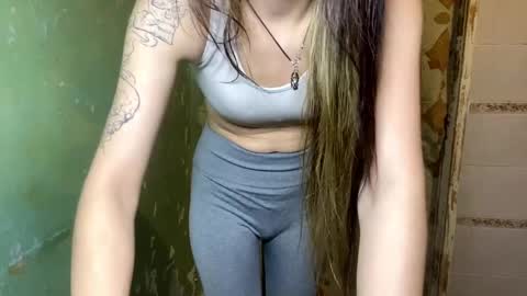 Lola online show from April 2026 09:05:01 PM