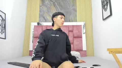 Snapshot of felipe_jones chatting on January 2025 12:05:01 AM FELIPE online show from January 2025 12:05:01 AM