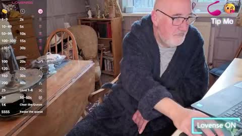 Adam online show from October 2025 07:34:01 AM