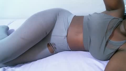 Snapshot of femaqueen chatting on February 2026 07:54:02 PM Navil online show from February 2026 07:54:02 PM