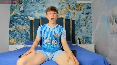 Femboy Max online show from December 2025 12:21:02 PM