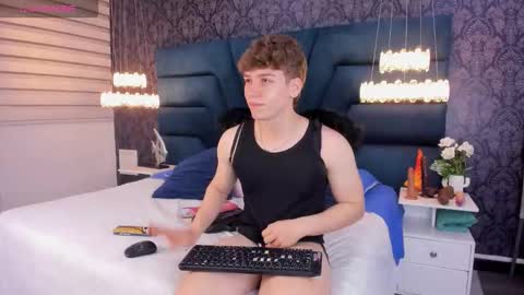 Femboy Max online show from February 2026 11:47:02 AM