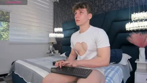 Snapshot of femboy_max chatting on June 2026 11:36:02 AM Femboy Max online show from June 2026 11:36:02 AM