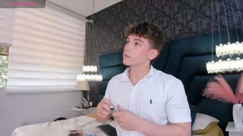 Snapshot of femboy_max chatting on July 2026 01:40:02 PM Femboy Max online show from July 2026 01:40:02 PM