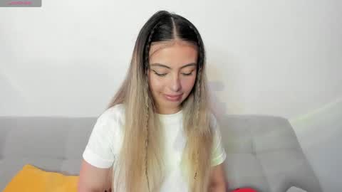 Snapshot of fernanda_aaa chatting on April 2026 03:28:02 PM fernanda online show from April 2026 03:28:02 PM