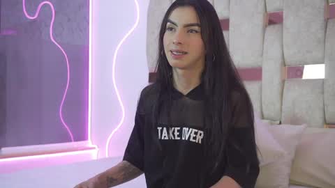 fernanda_thail_ online show from April 2026 08:43:02 PM