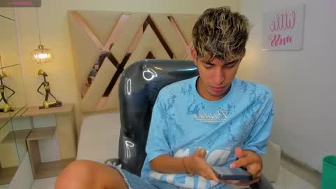 FER PHOENIX online show from November 2025 03:18:02 AM