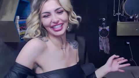 Snapshot of fetishsarah chatting on December 2024 10:56:01 PM Sarah online show from December 2024 10:56:01 PM