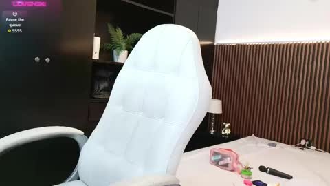 Freyja  online show from February 2026 04:22:02 PM