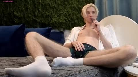 Thomas online show from December 2025 09:23:02 PM