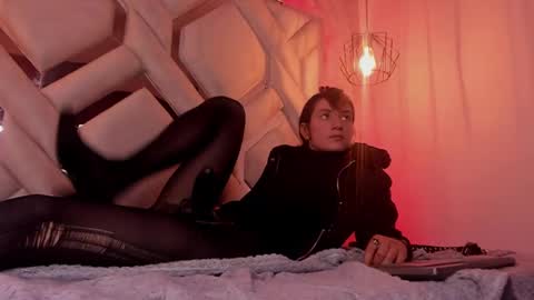   online show from February 2025 03:05:01 PM