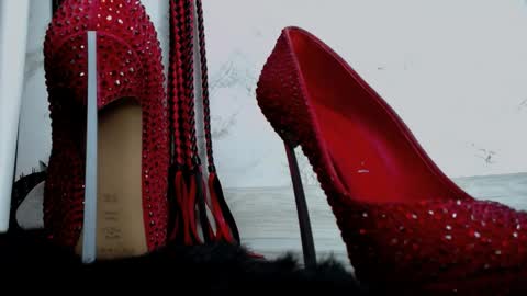 Snapshot of findom_god chatting on May 2026 04:08:02 AM AlfaFemale online show from May 2026 04:08:02 AM