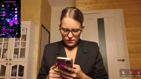 Lady online show from September 2025 08:32:02 PM