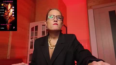 Lady online show from December 2025 12:59:02 AM