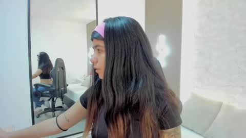 Snapshot of fiorella18_ chatting on November 2025 02:21:01 AM F I O R E L L A online show from November 2025 02:21:01 AM