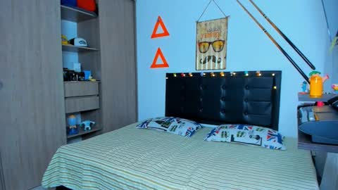 Elias Valencia online show from February 2025 01:16:01 PM