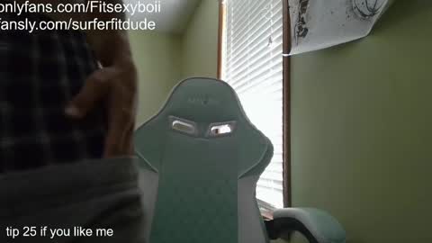 Snapshot of fitsexyboii chatting on April 2026 02:41:01 PM SurferFitdude online show from April 2026 02:41:01 PM