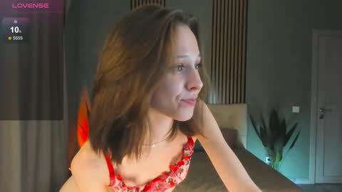 im Linda please give me thumbs up online show from November 2025 10:03:01 AM