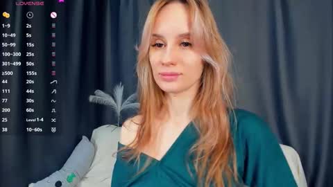 Snapshot of fizana chatting on February 2026 02:42:01 AM Kira online show from February 2026 02:42:01 AM