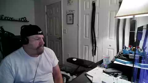 Snapshot of flaguy3233 chatting on December 2024 09:43:01 PM Florida guy online show from December 2024 09:43:01 PM