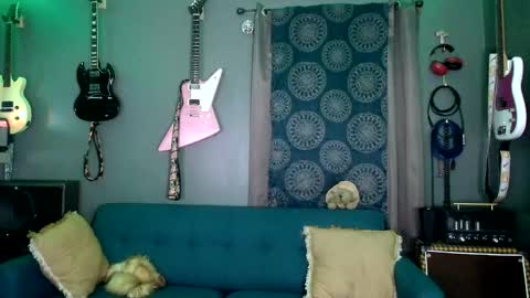 Flannel Dong online show from November 2025 02:25:01 AM