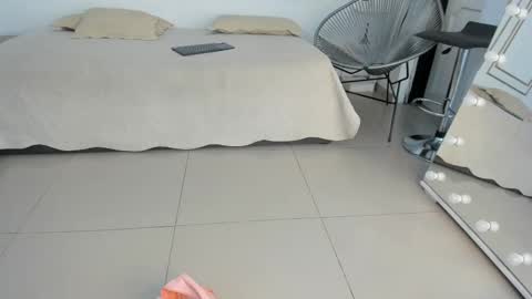 Flavia online show from October 2025 07:23:02 PM