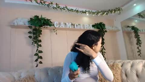 Snapshot of flavia_cruz chatting on May 2026 12:44:01 PM Flavia online show from May 2026 12:44:01 PM
