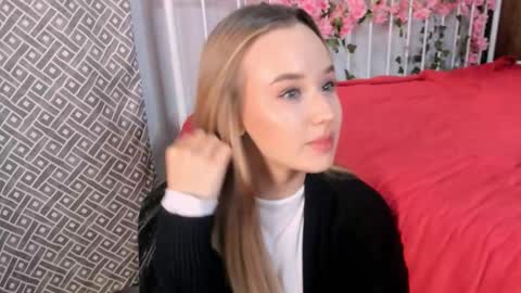 Amina online show from November 2025 01:06:01 PM