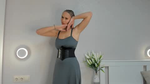 Snapshot of flirtbubble chatting on September 2025 07:51:02 PM Doloras online show from September 2025 07:51:02 PM