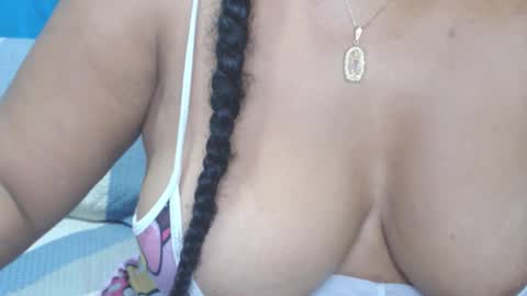 flora886505 online show from November 2025 11:57:02 AM