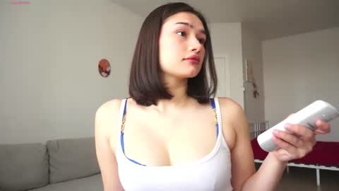 Snapshot of floralmuse chatting on June 2026 05:03:02 AM Viola online show from June 2026 05:03:02 AM