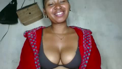 florencia011 online show from November 2025 04:06:01 PM