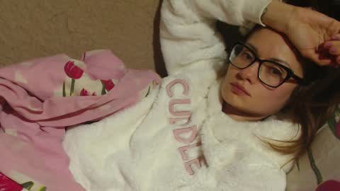 say meow and send tip  online show from December 2024 02:45:02 AM