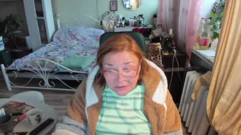 Snapshot of flowerlover8 chatting on May 2026 03:43:01 PM Flowerlower online show from May 2026 03:43:01 PM