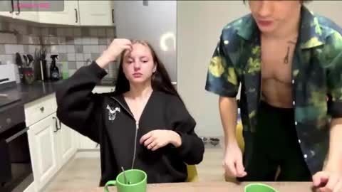 flowerscouple online show from March 2026 10:26:01 PM