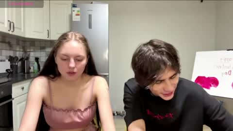 flowerscouple online show from March 2026 10:04:02 PM