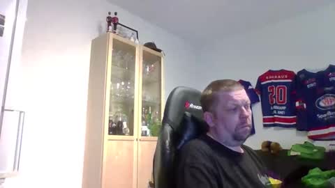 Snapshot of fluffy_espen chatting on May 2026 11:27:01 AM fluffy_espen online show from May 2026 11:27:01 AM