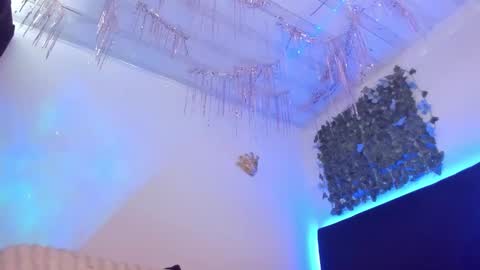 lia online show from December 2025 06:45:01 PM