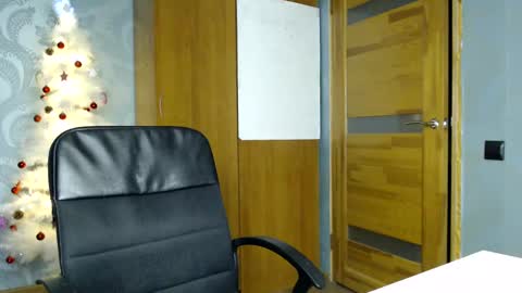 Molli  Ready for any play with you. Hottest show in pvt  Help a student earn big tokens  online show from January 2025 07:21:02 PM