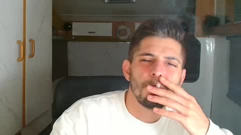 independent model online show from October 2025 05:23:02 PM