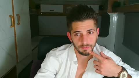 independent model online show from October 2025 06:03:02 PM